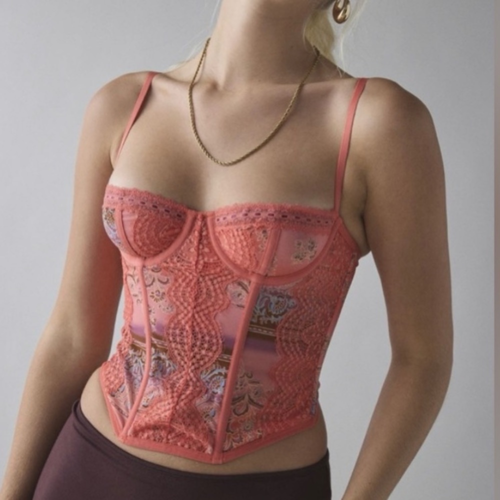 🟤NWT OUT FROM UNDER by URBAN OUTFITTERS Aura Lace-Trim Mesh Corset Top - Pink LG